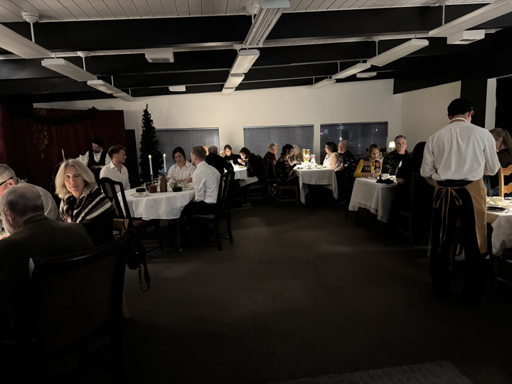 DiningScene3(resize)