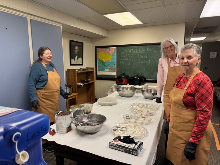 SaladReady(DianaCroucherMaryLynnTownsendRisaHalgarth)(resized)